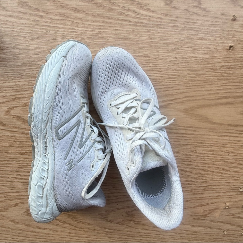 Woman’s New Balance FreshFoam 880 size 9